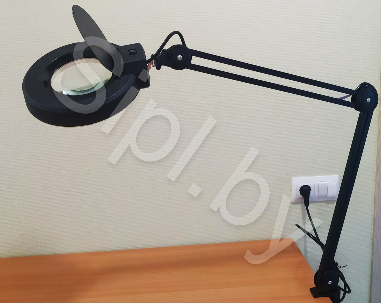 Лампа лупа косметическая SiPL LED на струбцине с крышкой Черная - фото 1 - id-p147636764