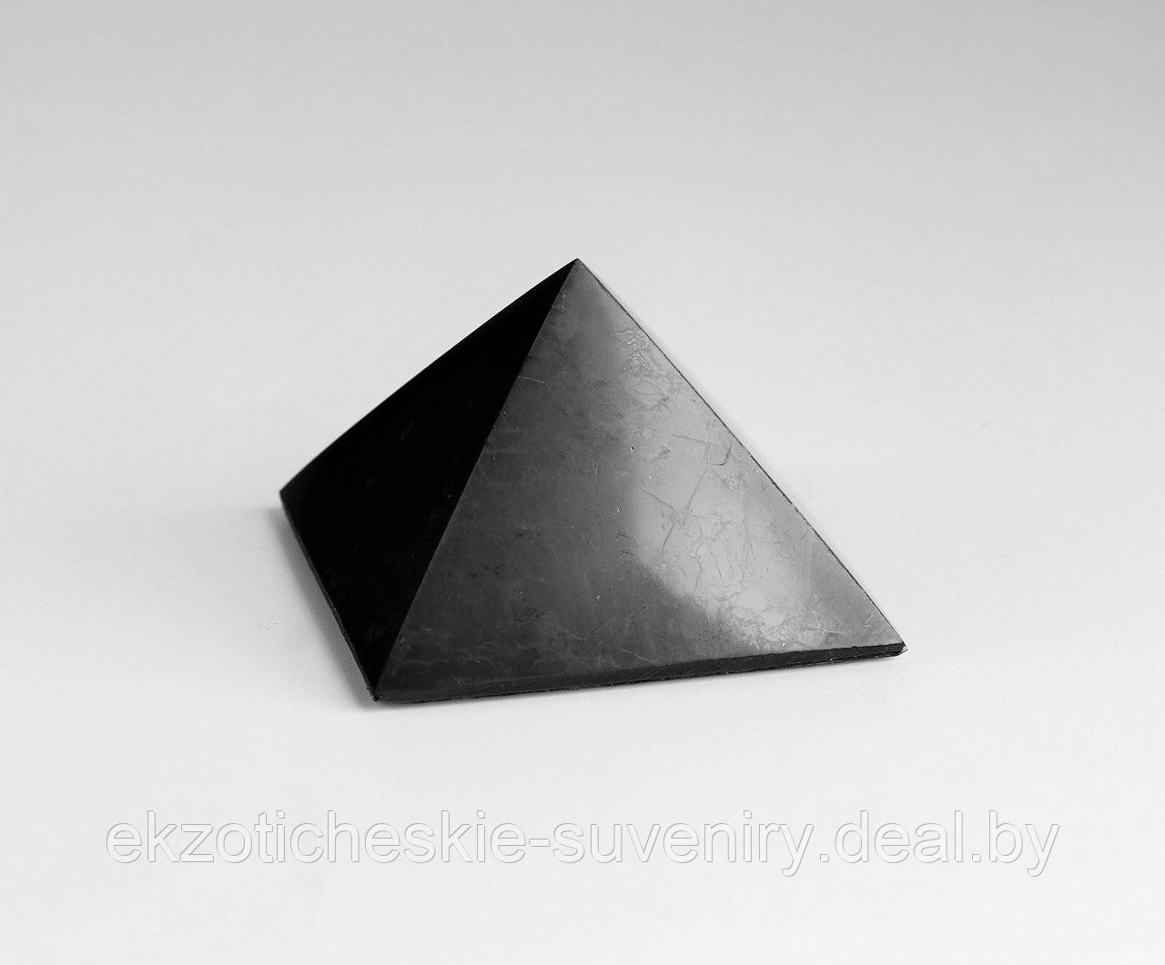 Пирамида из шунгита, в авто с двухстор.скотчем, полированная, 5 см - фото 2 - id-p148643665