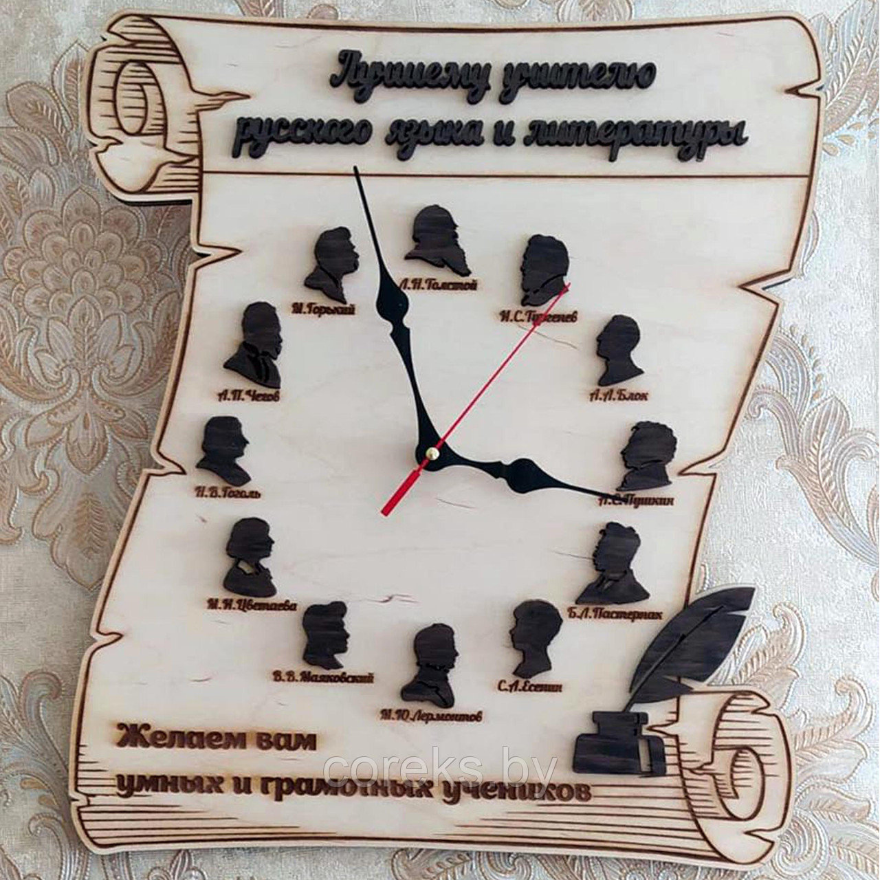 Деревянные часы "Лучшему учителю русского языка и литературы"