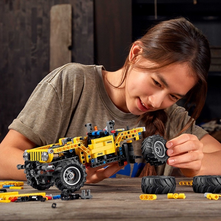 Конструктор LEGO Technic Jeep Wrangler Rubicon 42122 - фото 7 - id-p149222012
