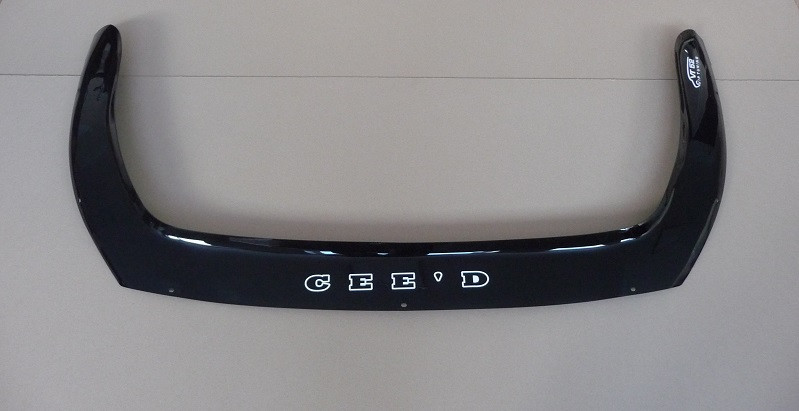 KIA CEED с 2012 г.в. (с заходом на фары) Дефлектор капота Vital Technologies