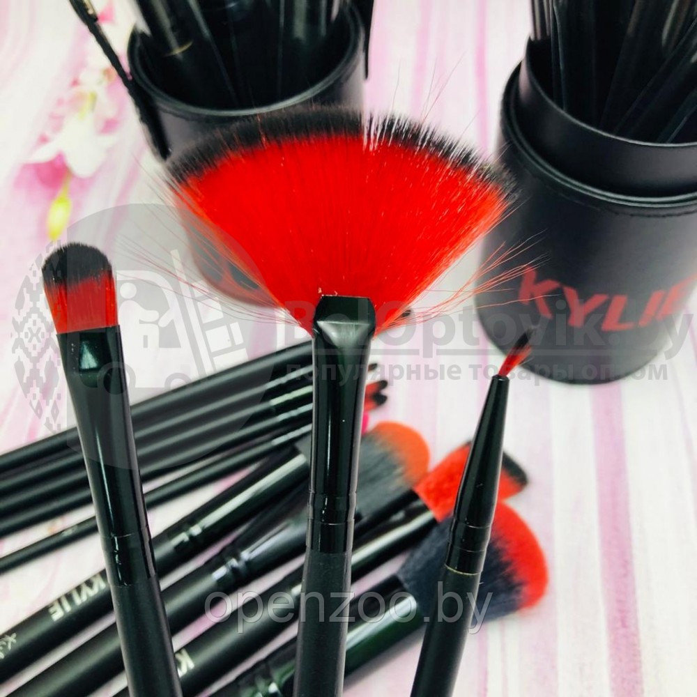 Набор кистей для макияжа в тубусе KYLIE RED/Black, RED/White 12 шт В белом тубусе с черным оформлением - фото 5 - id-p148518425