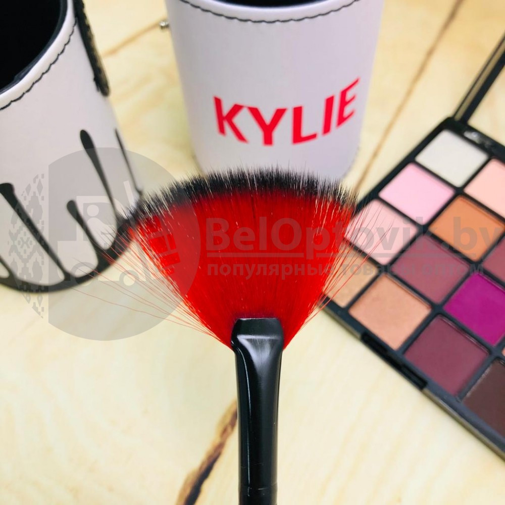 Набор кистей для макияжа в тубусе KYLIE RED/Black, RED/White 12 шт В черном тубусе с красным оформлением - фото 2 - id-p110370238