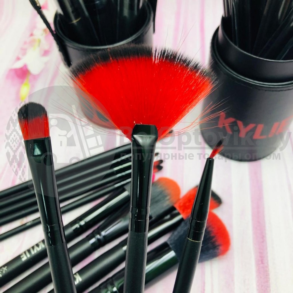 Набор кистей для макияжа в тубусе KYLIE RED/Black, RED/White 12 шт В черном тубусе с красным оформлением - фото 5 - id-p110370238