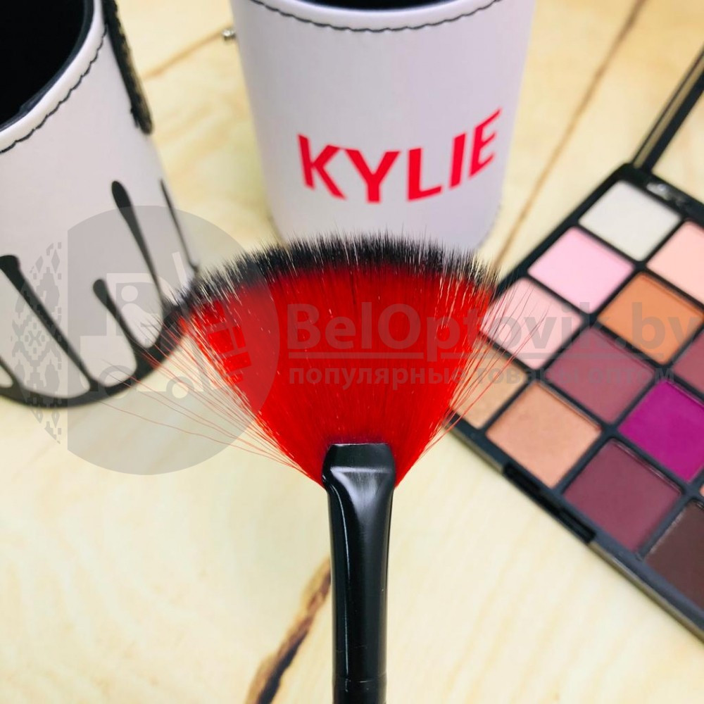 Набор кистей для макияжа в тубусе KYLIE RED/Black, RED/White 12 шт В черном тубусе с красным оформлением - фото 2 - id-p109388944