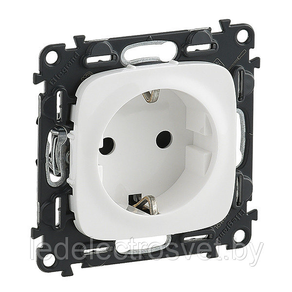 Valena Allure - Розетка 2P+E нем. стд., безвинтовые зажимы, белый (инд. упаковка)