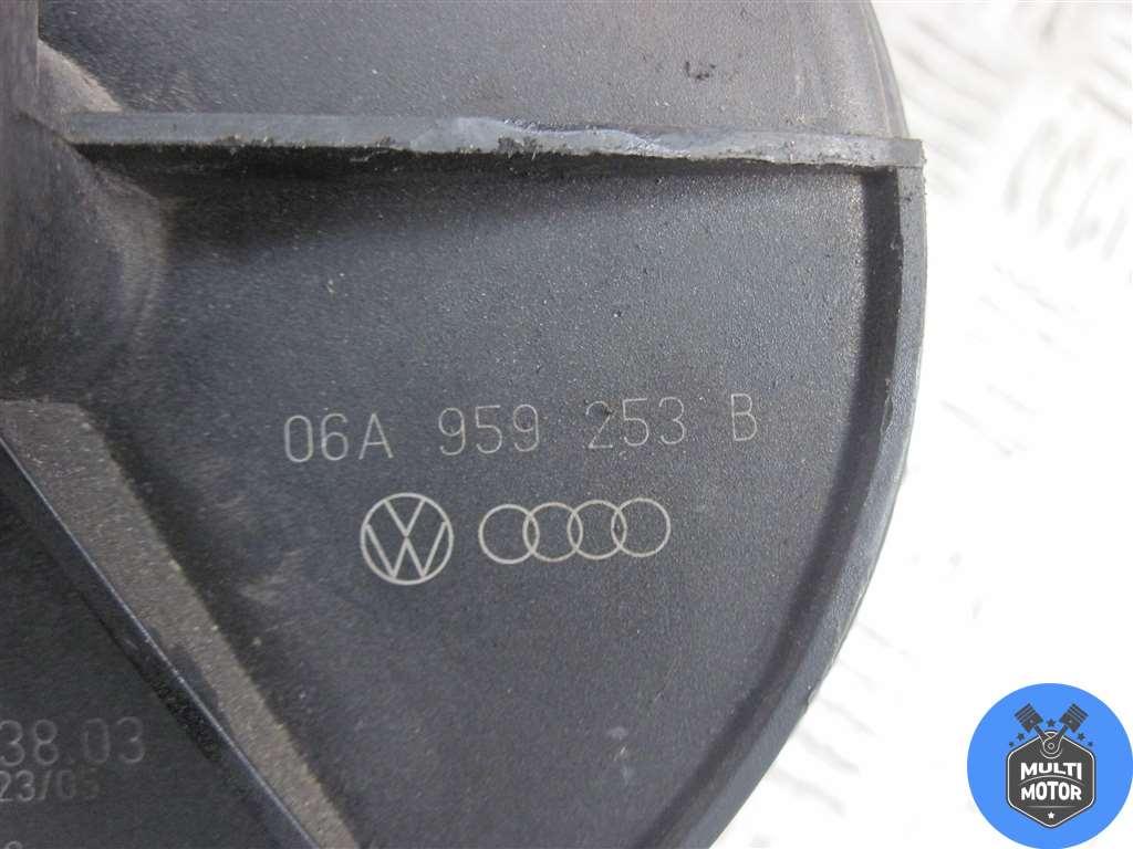 Насос продувки катализатора Volkswagen Touran (2003-2008) 1.6 i 2004 г. - фото 2 - id-p150521327