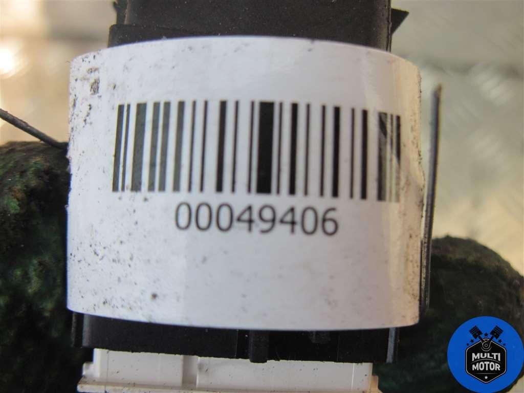Кнопка аварийной сигнализации Volkswagen PASSAT (B6) (2005-2010) 2.0 TD BMP 2008 г. - фото 4 - id-p151533221