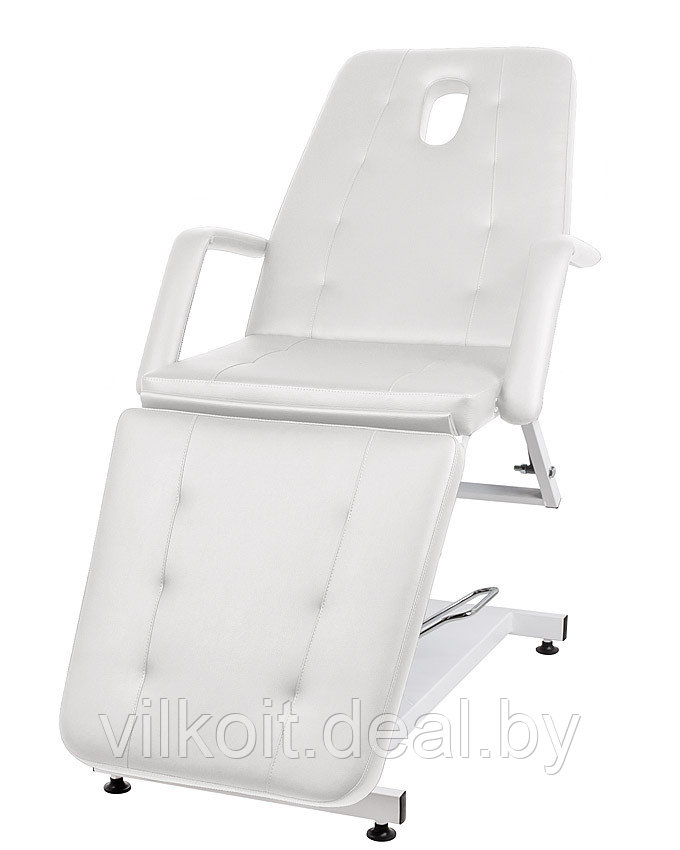 Кресло Комфорт Гидравлика косметологическое с подлокотниками в обивке белого цвета. На заказ
