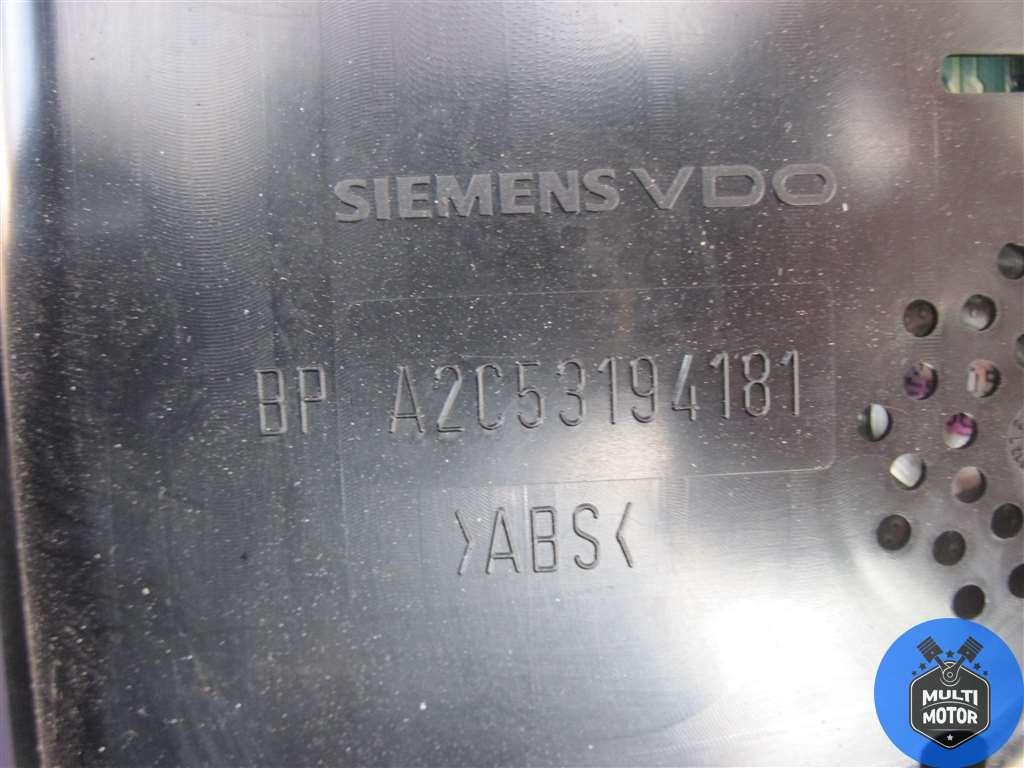 Щиток приборов (приборная панель) Volkswagen PASSAT (B6) (2005-2010) 2.0 TD BMP 2008 г. - фото 4 - id-p152059366