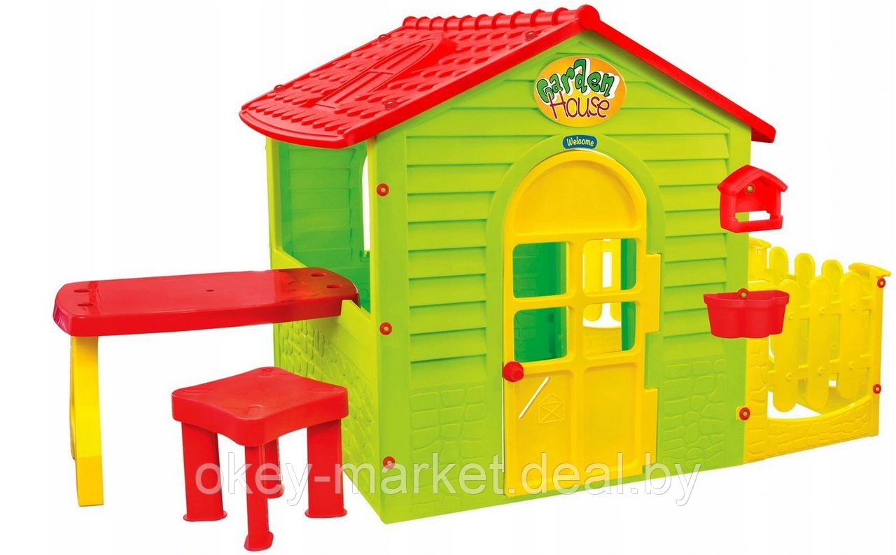 Детский игровой садовый домик Mochtoys 12242 с забором, столиком и стульчиком