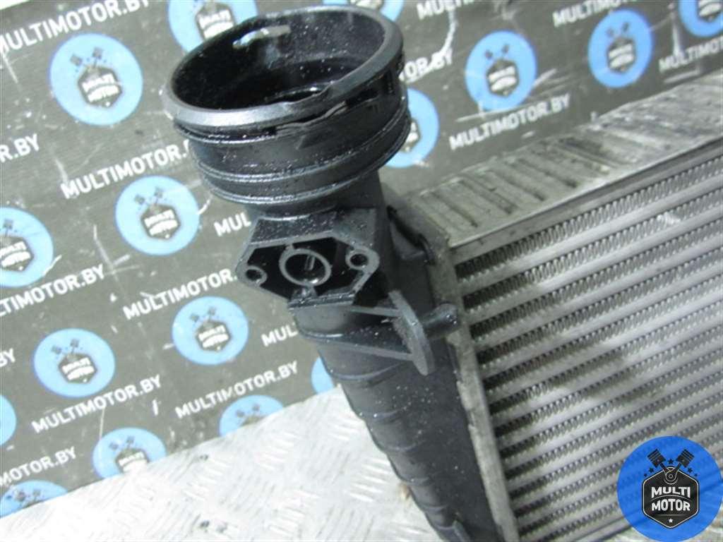 Радиатор интеркулера Volkswagen PASSAT (B5) (1996-2005) 2.5 TD 2003 г. - фото 2 - id-p153200634
