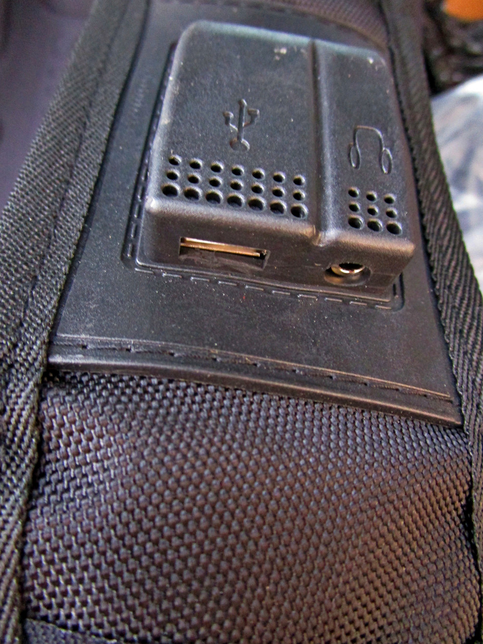 Рюкзак свисгир SwissGear с audio и usb выходом и чехлом - фото 3 - id-p153597682