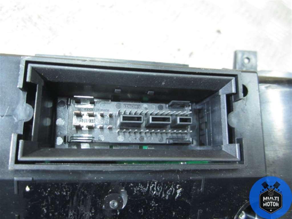 Щиток приборов (приборная панель) Volkswagen PASSAT (B6) (2005-2010) 2.0 FSI BVX 2008 г. - фото 4 - id-p153927139