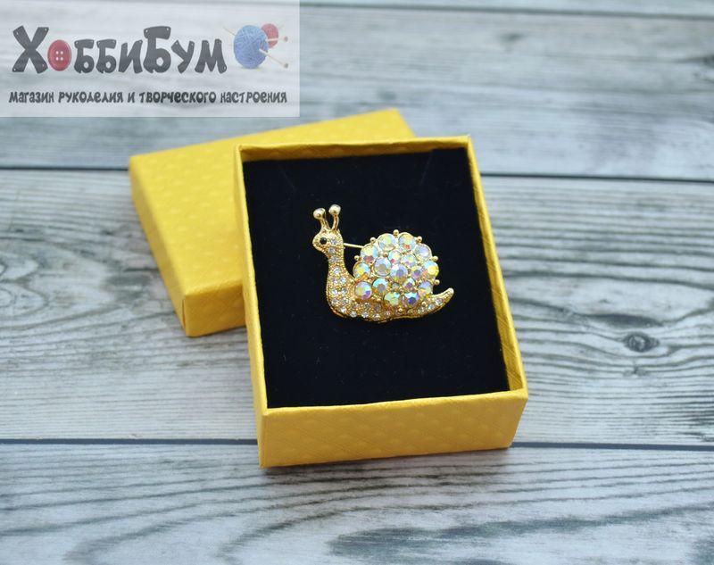 Брошь "Улитка" со стразами 3.5 см