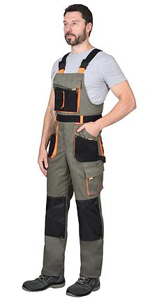 Полукомбинезон СИРИУС-МАНХЕТТЕН оливковый с оранжевым и чер. тк. мех. стрейч пл 260 г/кв.м, фото 2