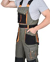 Полукомбинезон СИРИУС-МАНХЕТТЕН оливковый с оранжевым и чер. тк. мех. стрейч пл 260 г/кв.м, фото 2