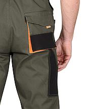 Полукомбинезон СИРИУС-МАНХЕТТЕН оливковый с оранжевым и чер. тк. мех. стрейч пл 260 г/кв.м, фото 3