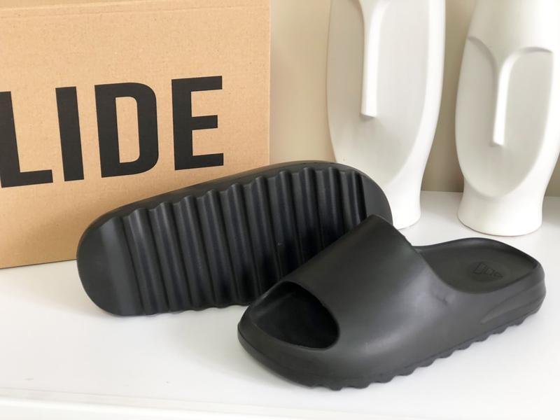 Сланцы Adidas Yeezy Slide Black - фото 3 - id-p154307640