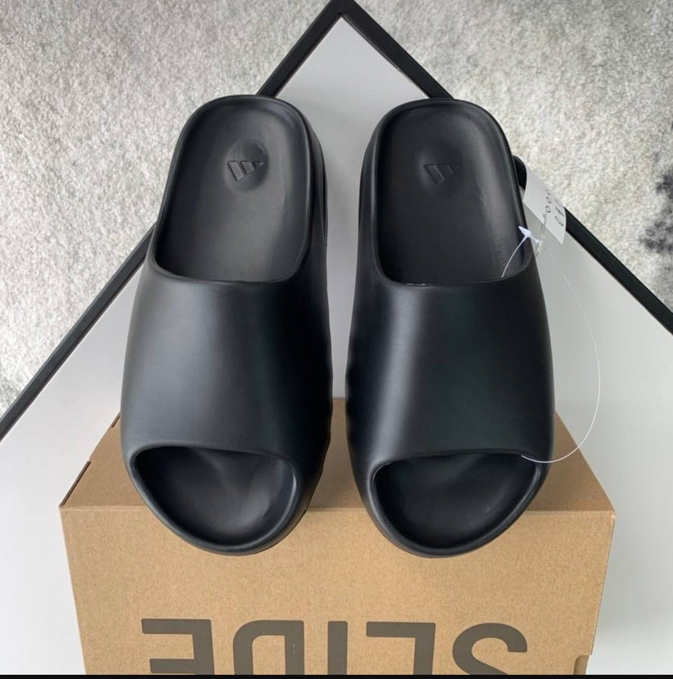 Сланцы Adidas Yeezy Slide Black - фото 8 - id-p154307640