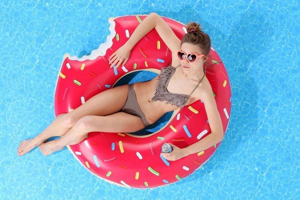 Надувной круг Пончик Красный 120 см