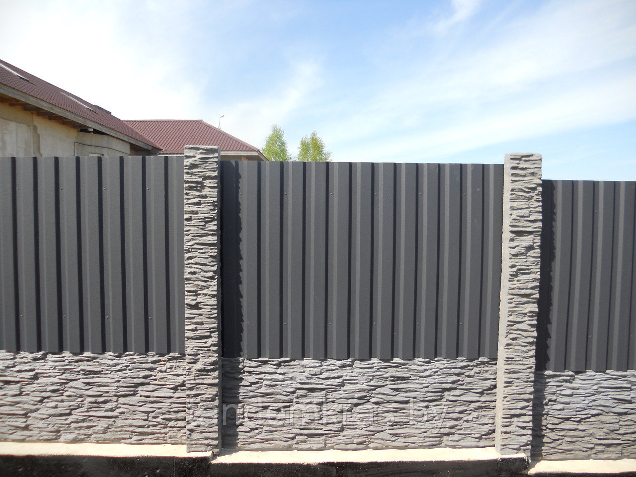 Бетонный забор «Скала» комбинированный с металлопрофилем, фото 1