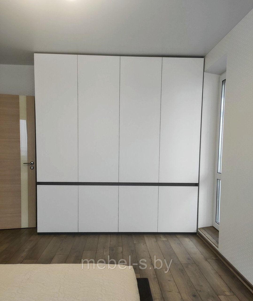 Шкаф распашной белый