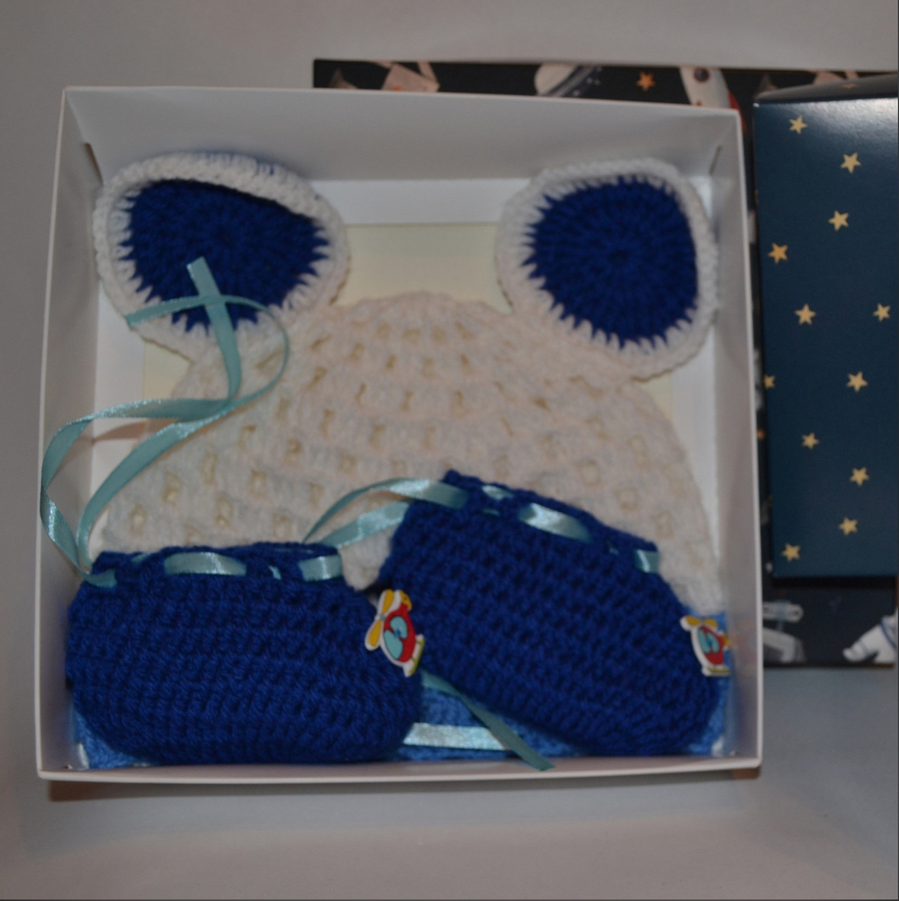 Шапка с ушками+ пинетки в подарок новорожденному - фото 8 - id-p116668838