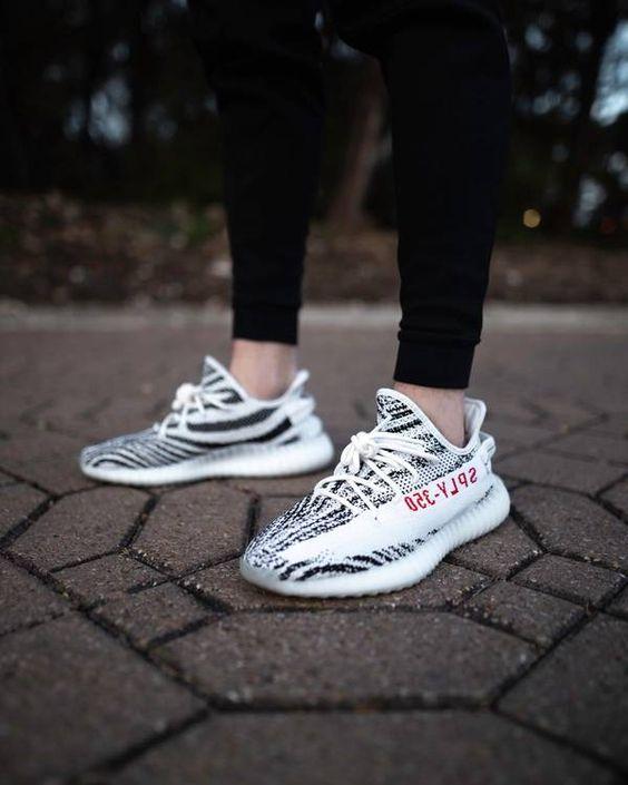 Кроссовки Yeezy Boost 350 V2 Zebra - фото 3 - id-p102571272