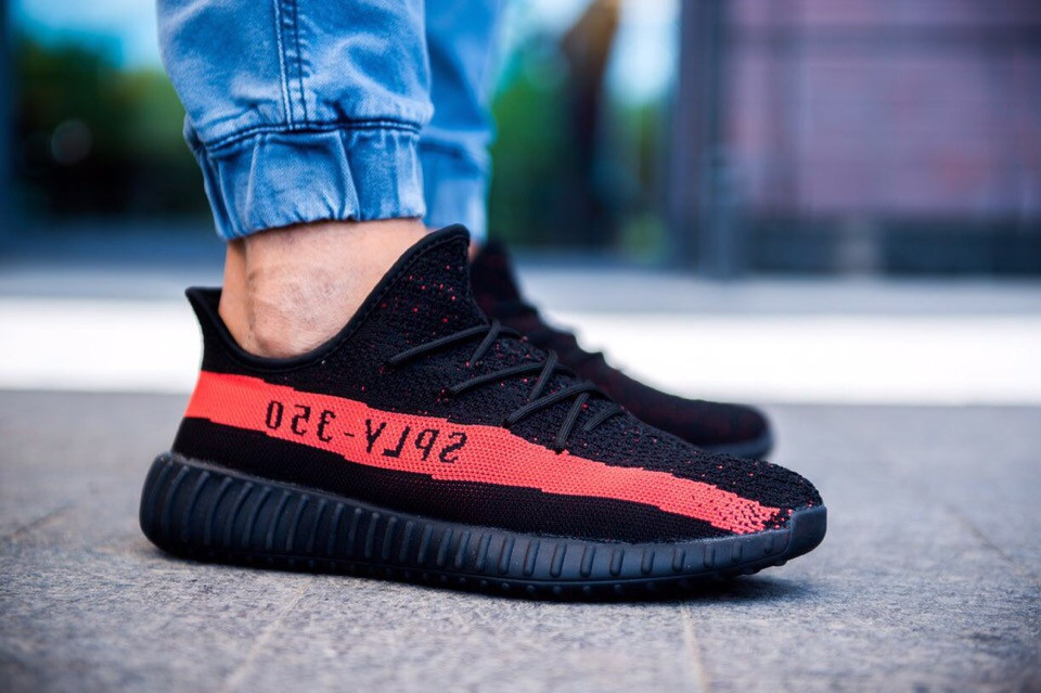 Кроссовки Yeezy Boost 350 V2 Core Black Red - фото 2 - id-p98208710