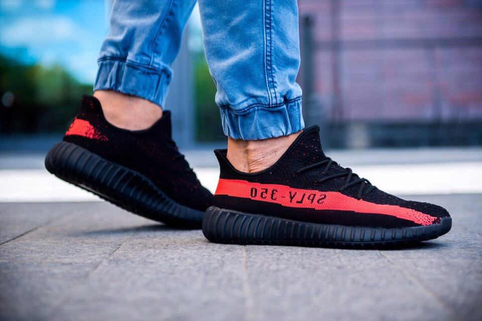 Кроссовки Yeezy Boost 350 V2 Core Black Red - фото 4 - id-p98208710