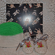 Комплект для новорожденного : шапочка и пинетки в подарок