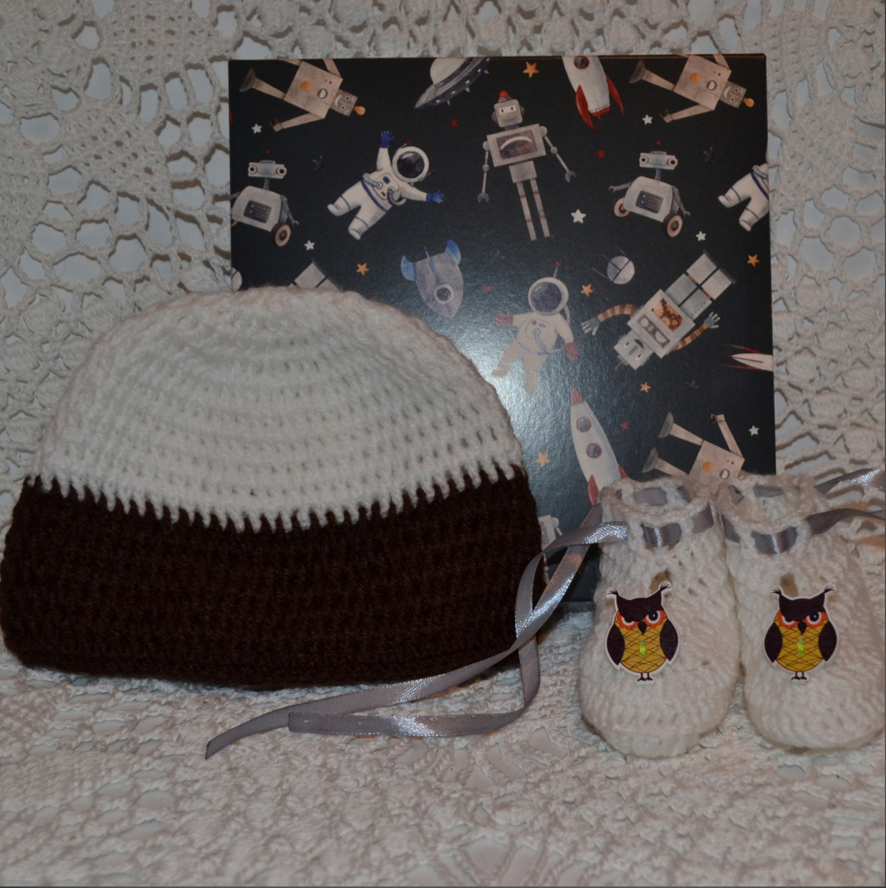 Вязаный комплект : пинетки шапочка для мальчика - фото 4 - id-p121074058
