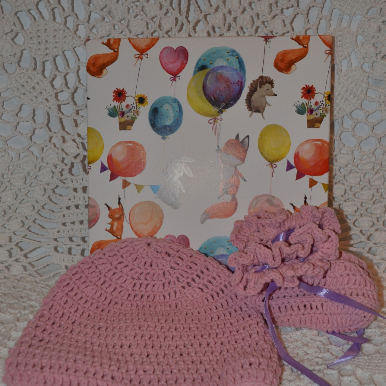Шапочка и пинетки в подарок новорожденной - фото 1 - id-p120693948