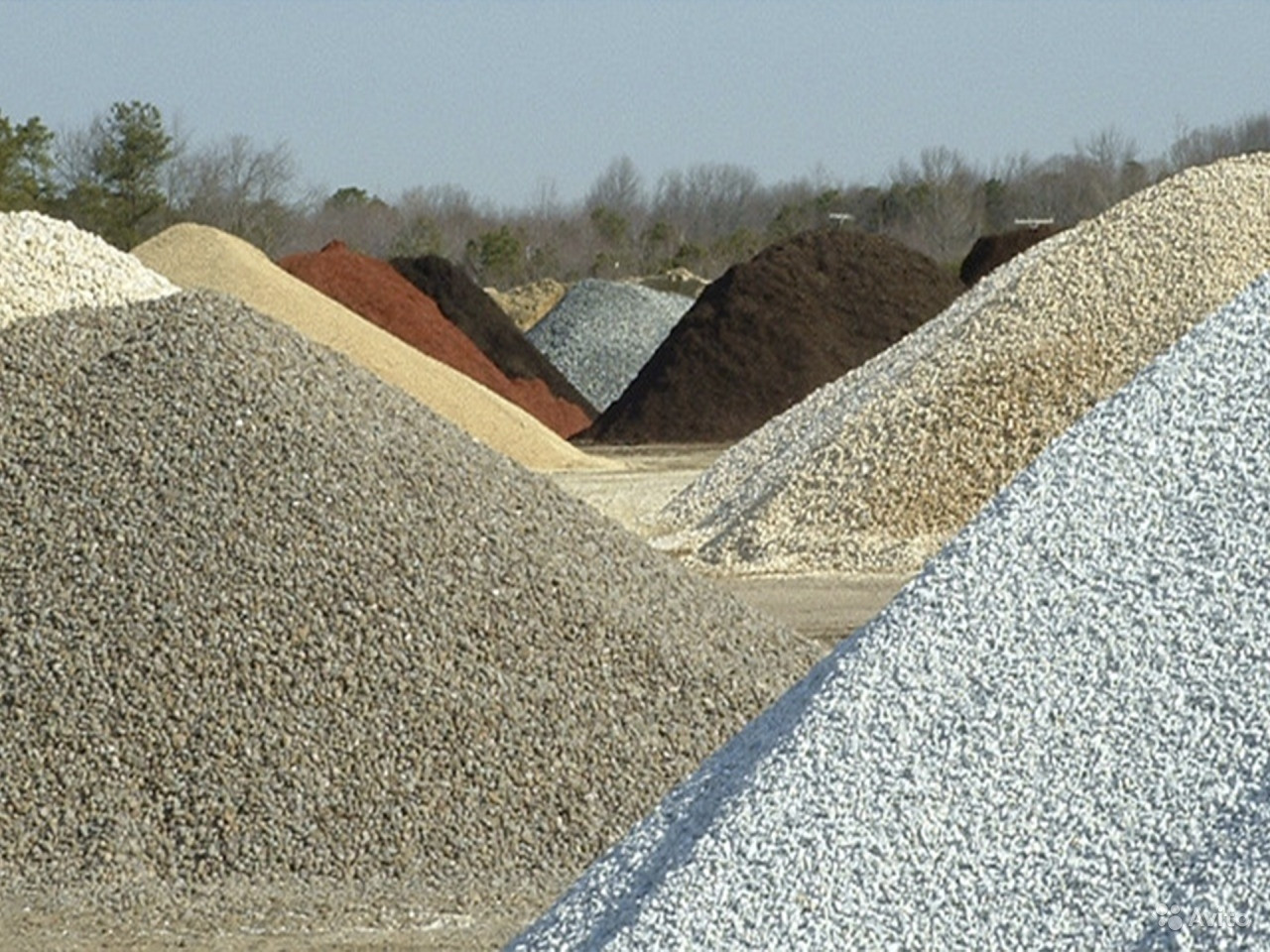 Песок над киевом. Сыпучий это какой. Песок природный. Сыпучие материалы для строительства. Песок щебень.