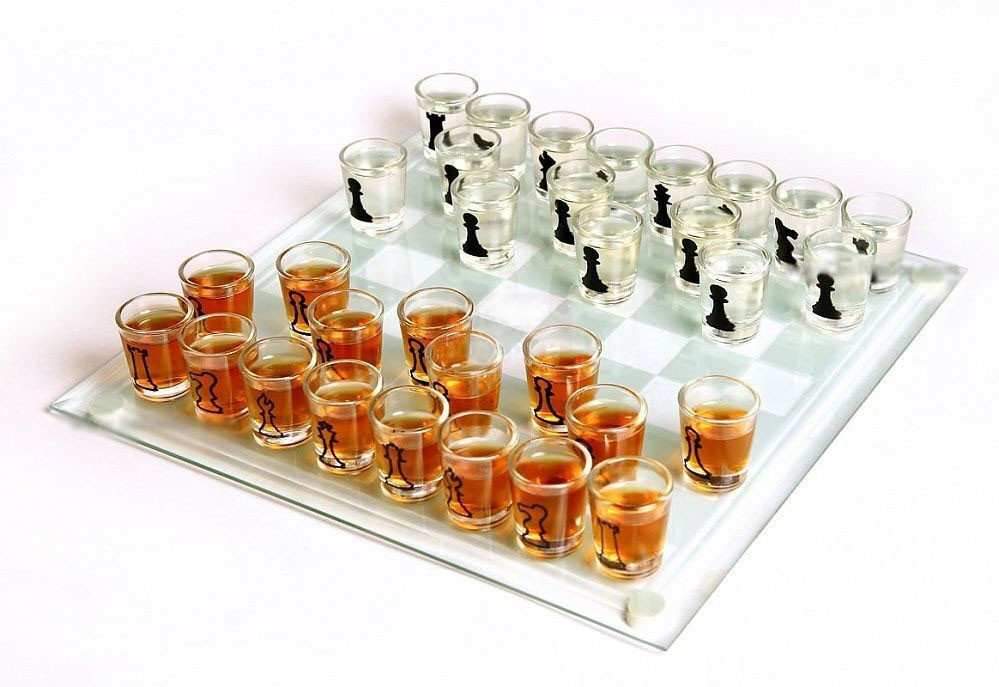 Пьяные шахматы поле 25х25 см., 32 рюмки. - фото 4 - id-p154966252