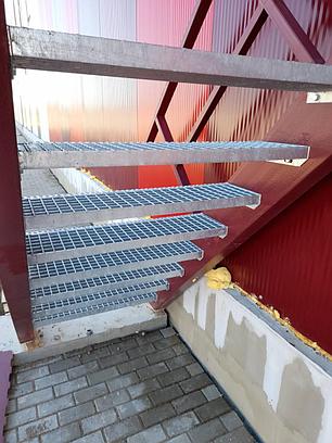 Лестничный марш со ступенями из сварного решетчатого настила, фото 2