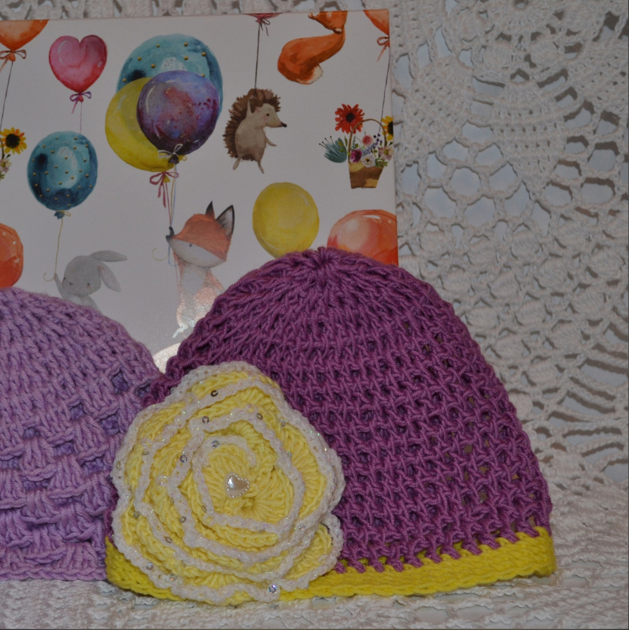 Подарочный набор для девочки : две шапки ручной работы - фото 2 - id-p120845013
