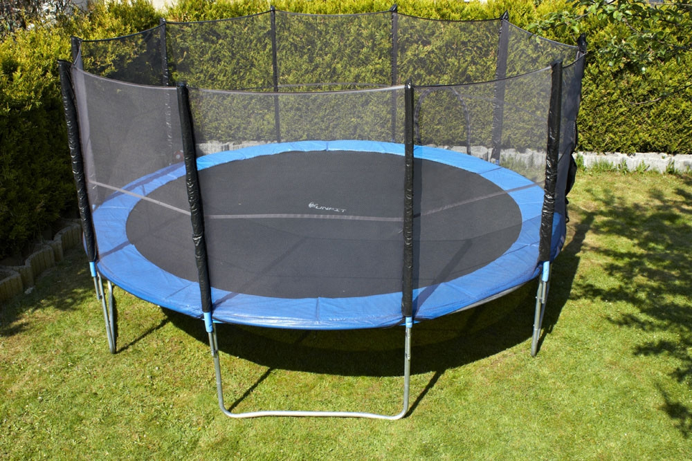 Батут FunFit  252 см внешней сеткой и лестницей