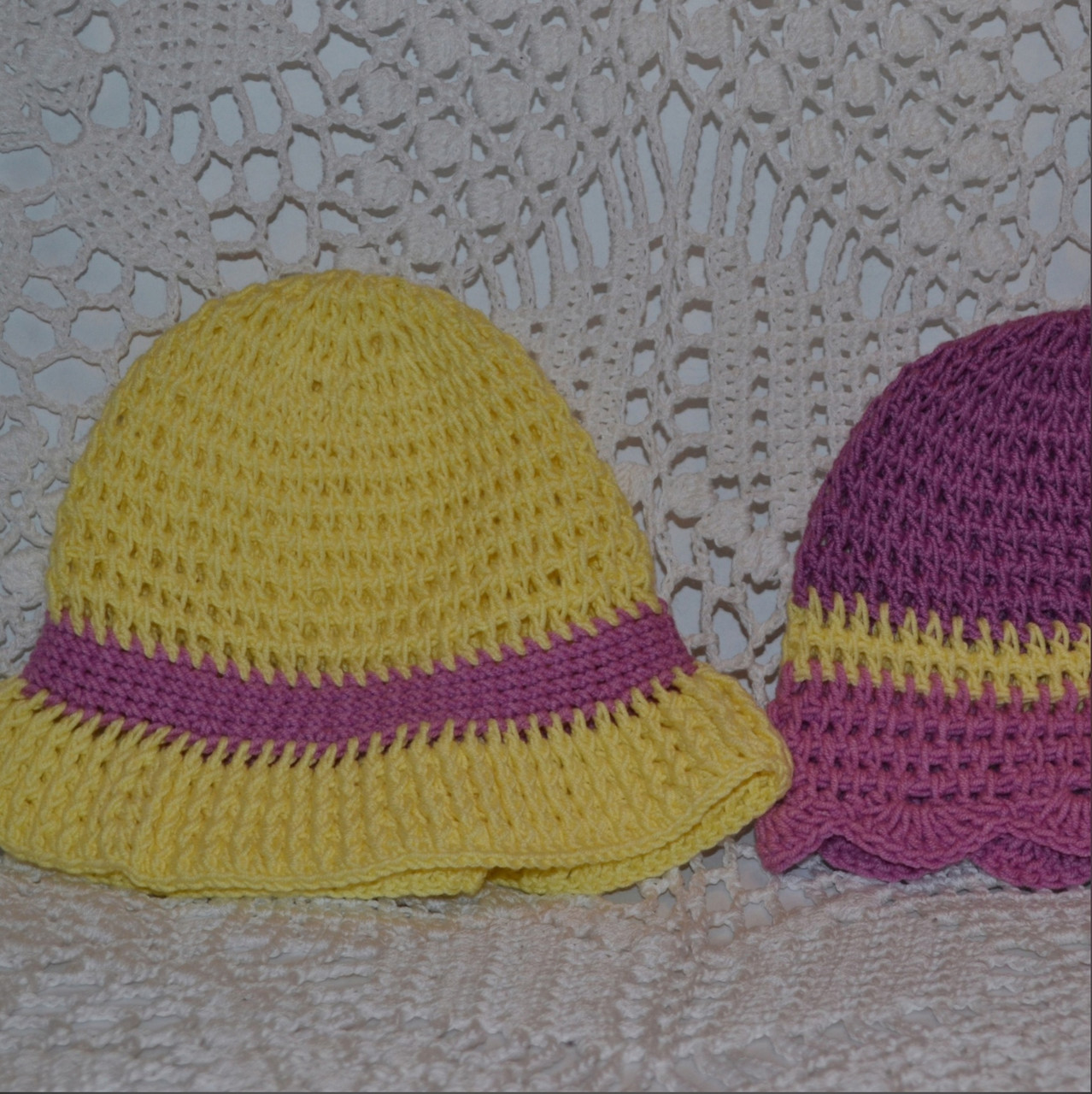 Подарочный комплект для девочки : две вязаные шапки - фото 4 - id-p120695193