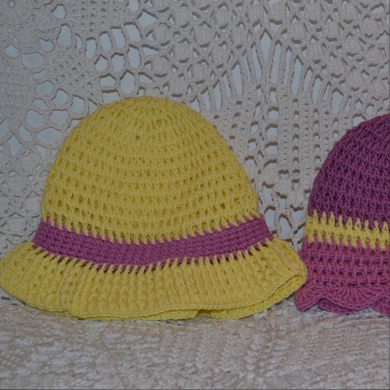 Подарочный комплект для девочки : две вязаные шапки - фото 6 - id-p120695193