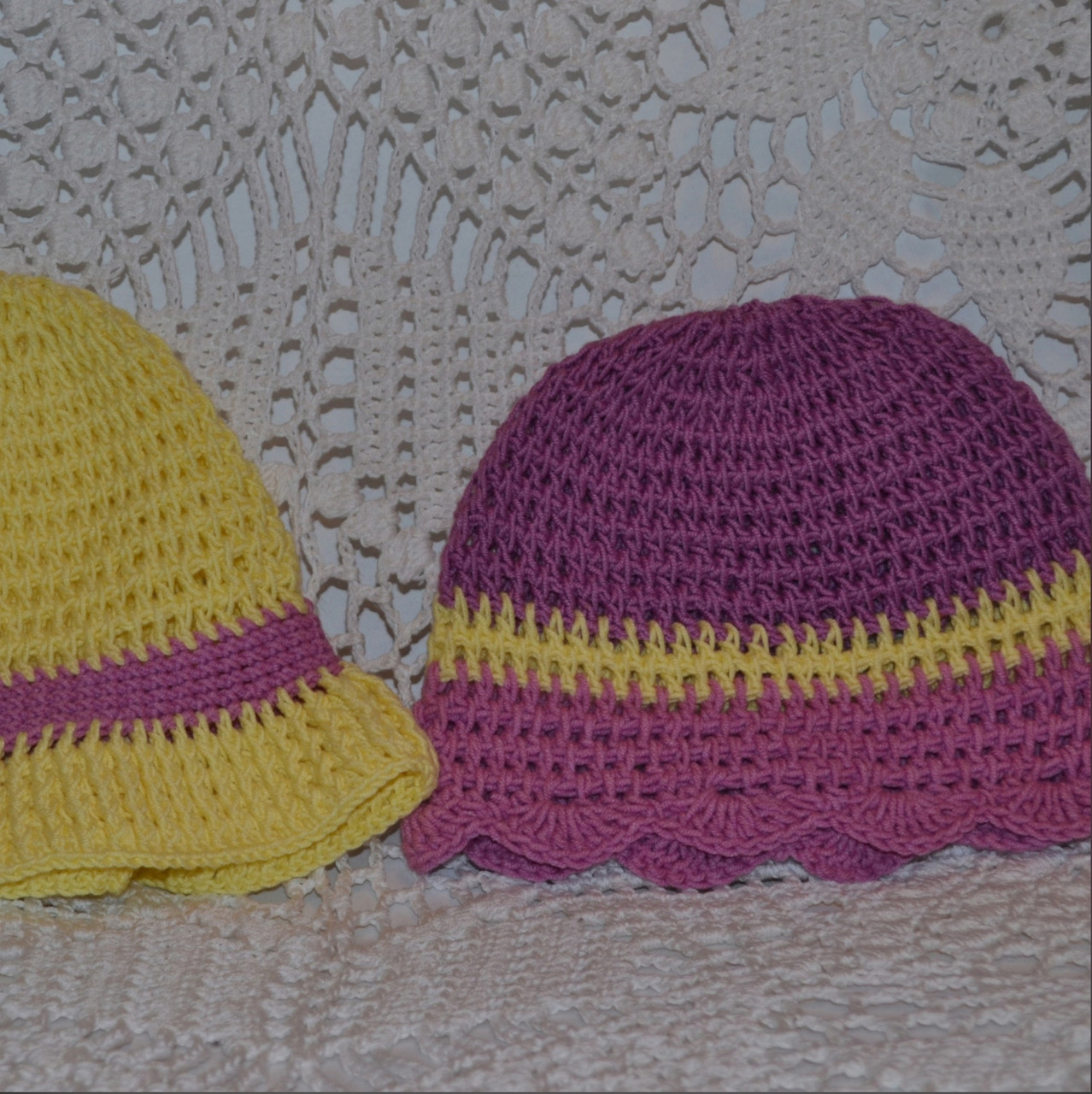 Подарочный комплект для девочки : две вязаные шапки - фото 9 - id-p120695193