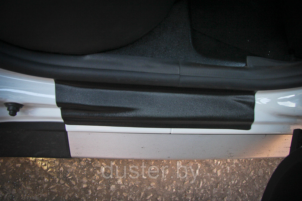 Накладки на внутренние пороги дверей Renault Duster 2011- АртФорм - фото 3 - id-p155268850