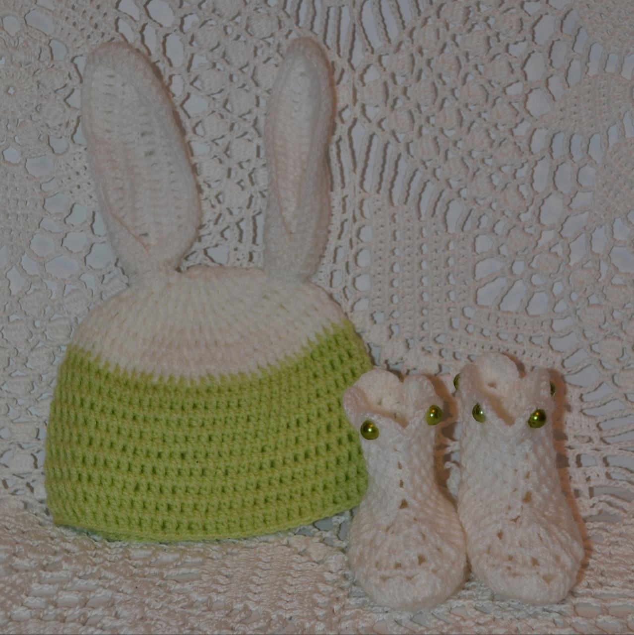 Шапочка с ушками для новорожденной для фотосессии и пинетки - фото 10 - id-p121042255