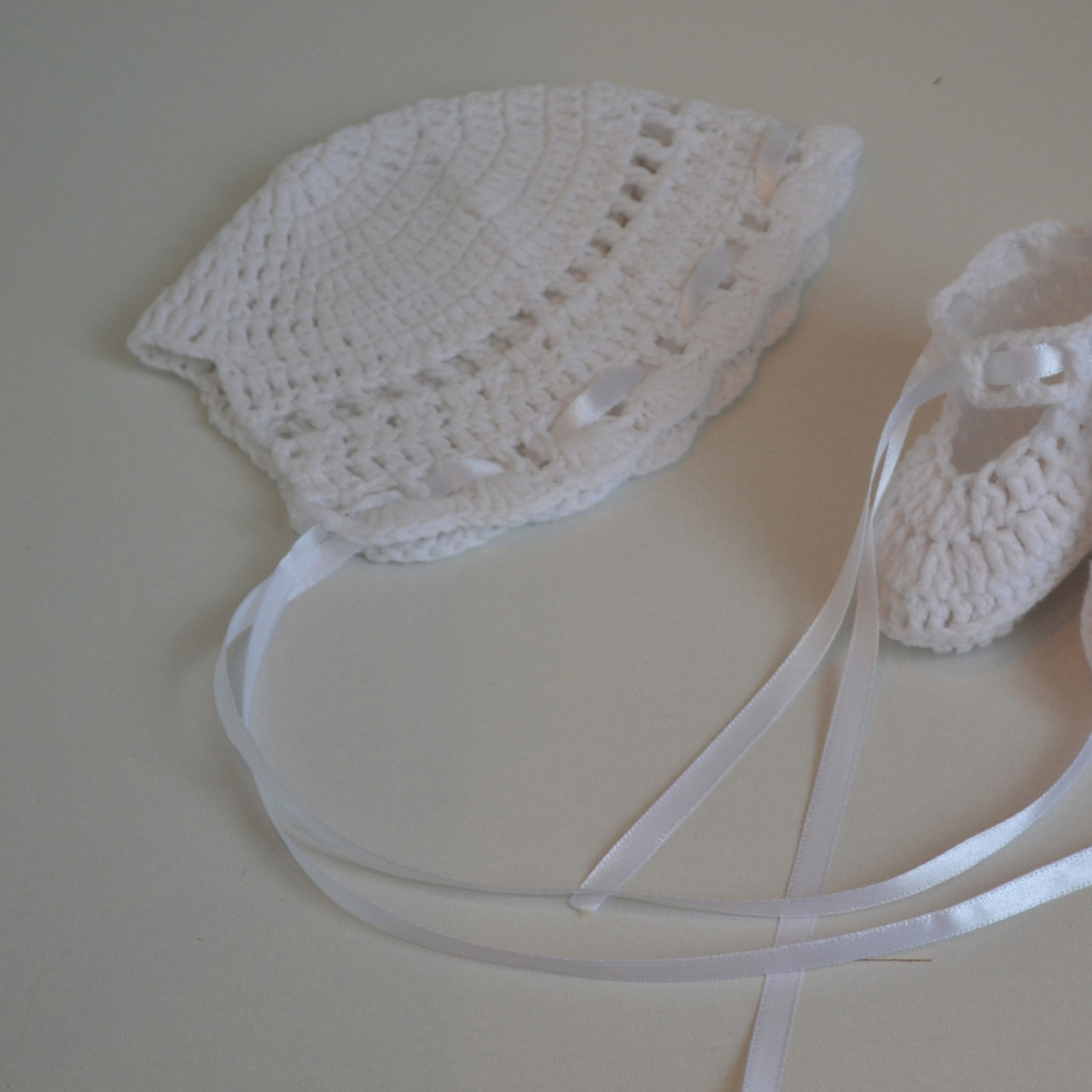 Комплект, пинетки и шапочка в подарок новорожденной - фото 4 - id-p117057617