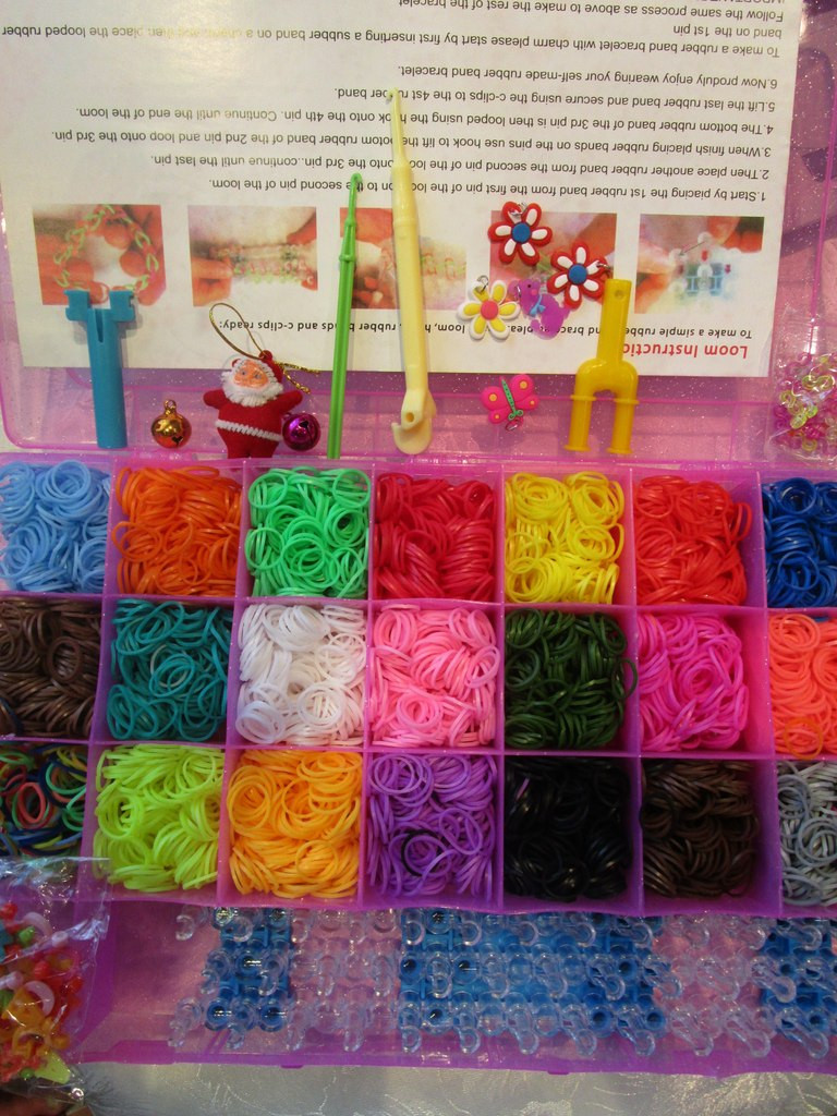 Набор резинок loom bands(лум бэндс) 5800 шт с ОРИГИНАЛЬНЫМ СТАНКОМ+2 крючка+ подвески +цветные застёжки - фото 2 - id-p14313596