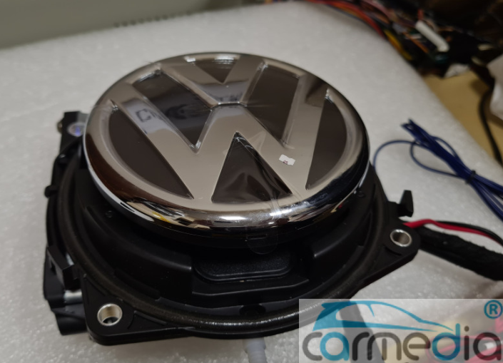 Камера заднего вида Volkswagen Passat B6 (2005-2010) моторизированная вместо заводской эмблемы Night Vision - фото 6 - id-p93832793