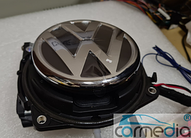 Камера заднего вида Volkswagen Passat CC (2008-)  моторизированная вместо заводской эмблемы