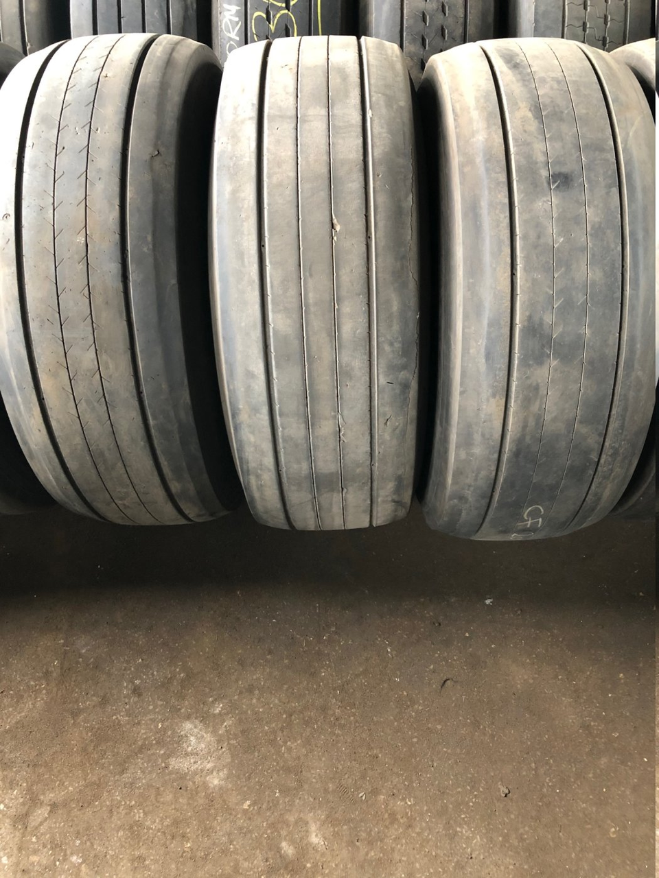 Шины грузовые б/у GoodYear FuelMax Т 385/65R22,5 прицепная ось ,3 шт.