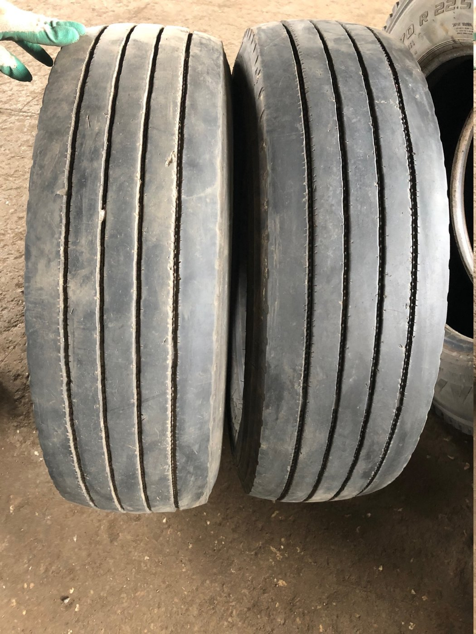Шины грузовые б/у Hankook AH11 265/70 R19,5 ,рулевая ось 2 шт.